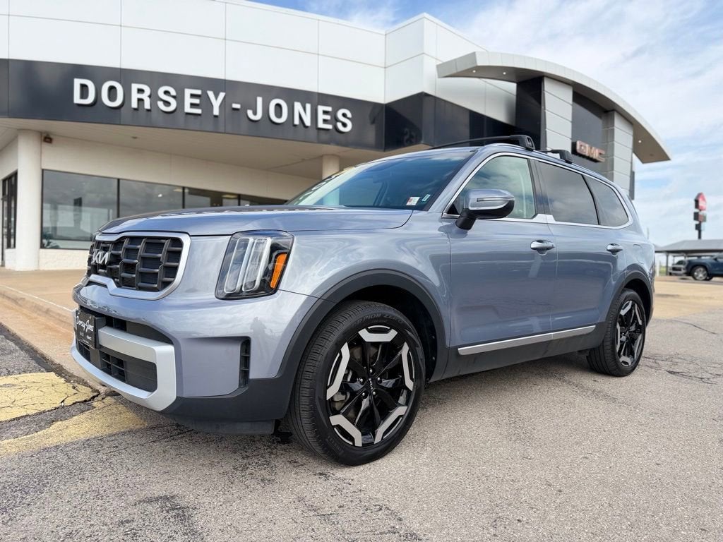 2025 Kia Telluride S in Silver — front three-quarter view